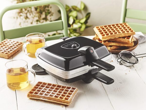 LAGRANGE Gaufrier Super2, 1000W, 2 jeux de plaques inclus (Gaufre & Gaufrette) et un pic à gaufres, Fabriqué en France, Réversible sur son socle, Plaques amovibles, Multifonction, 039224