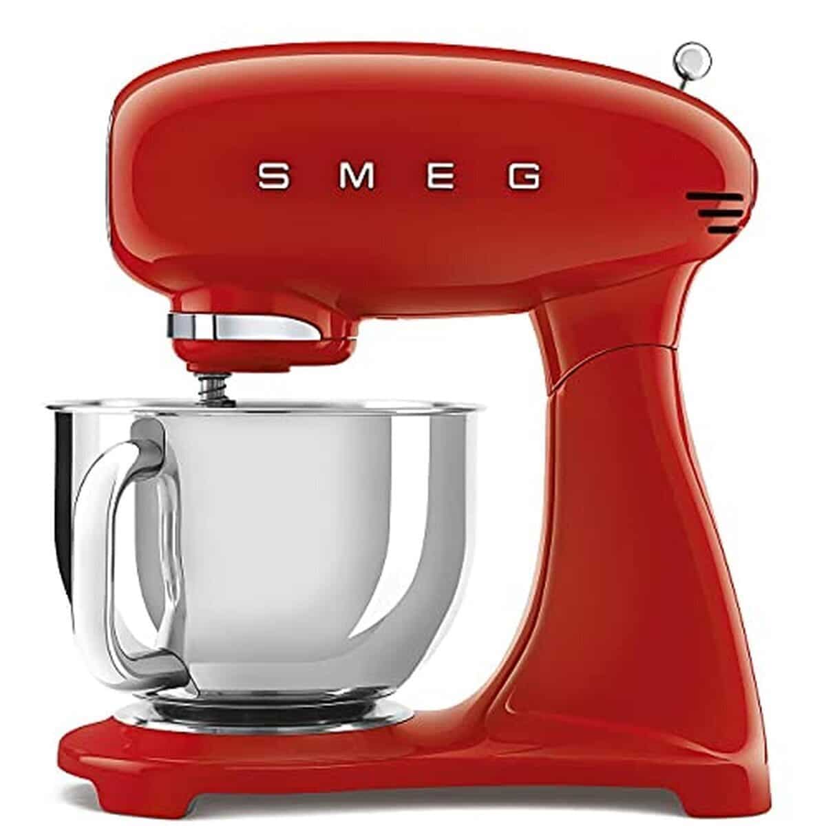 Test du robot pâtissier Smeg SMF03RDEU rouge : puissance et polyvalence