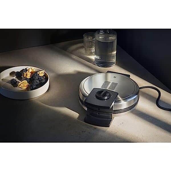 Découvrez notre test du gaufrier WMF LONO : brunissage parfait, design cœur élégant. Tout savoir pour réussir vos gaufres à chaque fois.