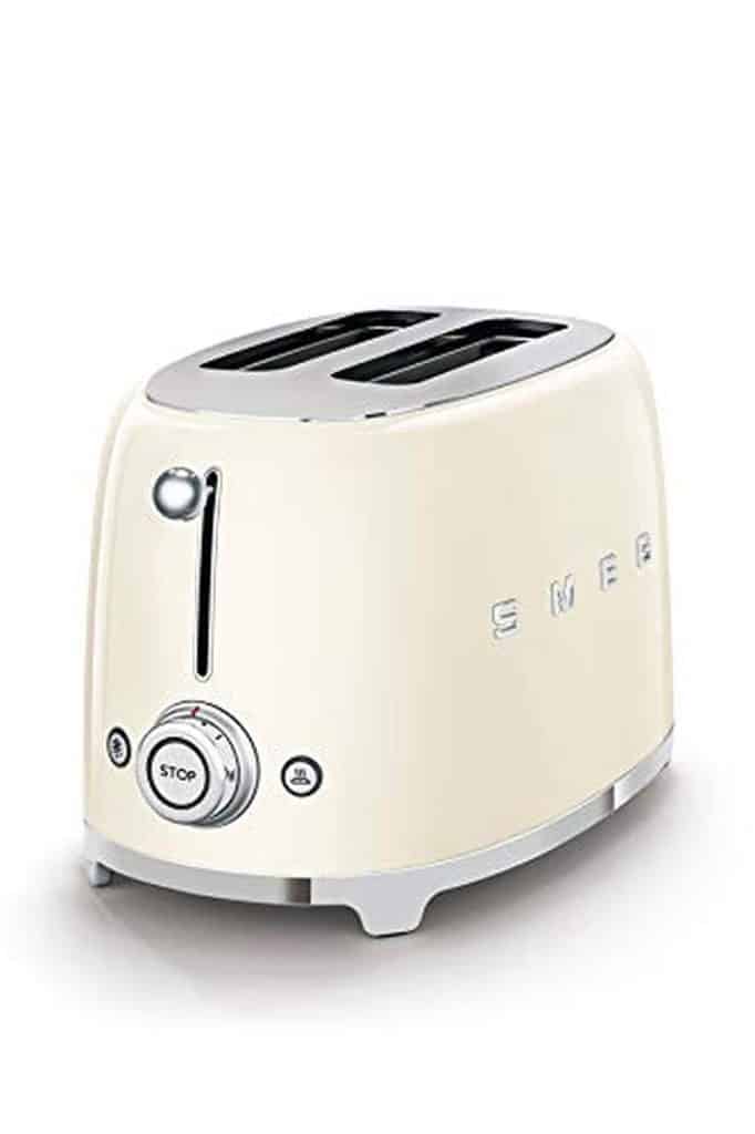 Test du grille-pain Smeg TSF01CREU crème : efficacité et design 950 W