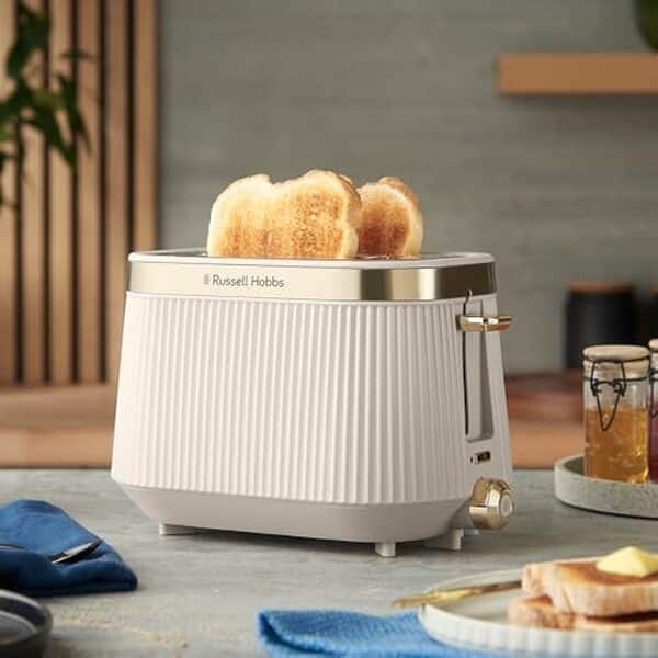 Découvrez notre test détaillé du grille-pain compact Russell Hobbs Brontë Stone. Design moderne, fonctions innovantes et efficacité : tout ce qu'il faut savoir avant d'acheter