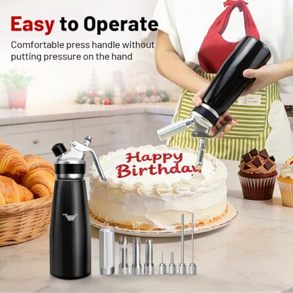 Découvrez notre test détaillé du siphon chantilly 500ml et explorez son efficacité et sa polyvalence pour sublimer vos créations culinaires. Ajouter une touche professionnelle à vos desserts maison n'a jamais été aussi simple.