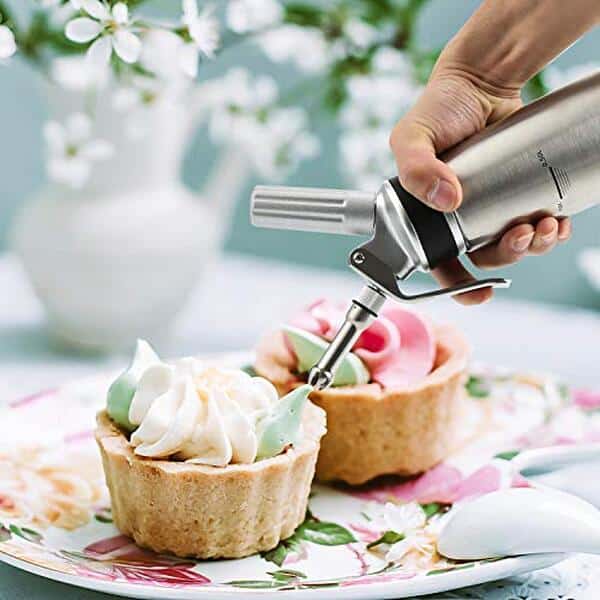 Découvrez notre analyse complète du siphon Lospitch, l'outil indispensable pour réussir vos mousses et crèmes à la maison.