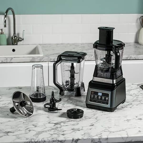 Découvrez notre test complet du robot de cuisine Ninja BN800EU 3-en-1. Performances, avantages et inconvénients de ce modèle 1200W pour votre cuisine. 